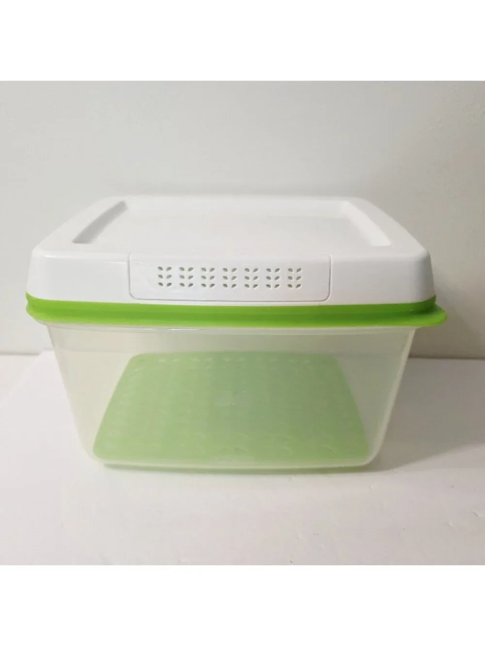 Rubbermaid FreshVent Produce Saver Fresh With Insert Vent Large 17.3 Cups 4.1 L
